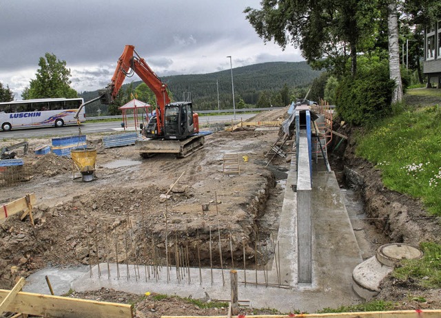 Vor dem Brauereigasthof entsteht berdachter Parkraum.   | Foto: Dieckmann