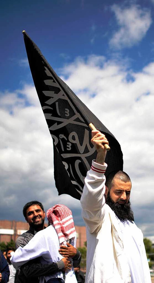 Salafisten bei einer Demonstration in Kln   | Foto: DAPD