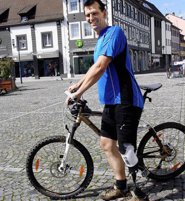 Sascha Hoffmann fhrt morgen den Rad-M...mit seiner Beinprothese am linken Fu.  | Foto: Gerda Oswald