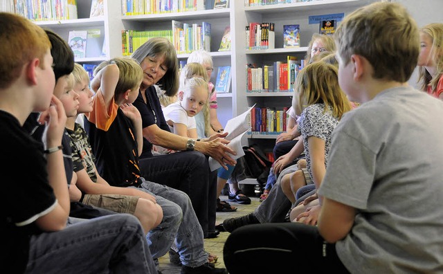 Die ehemalige Sthlinger Lehrerin Regi...Sthlingen. Fr Kinder erzhlt.&#8220;  | Foto: Dietmar Noeske