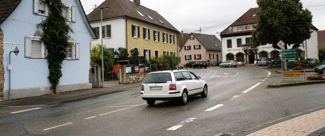 Diese Kreuzung soll umgestaltet werden...ungsvarianten liegen der Gemeinde vor.  | Foto: Silvia Faller