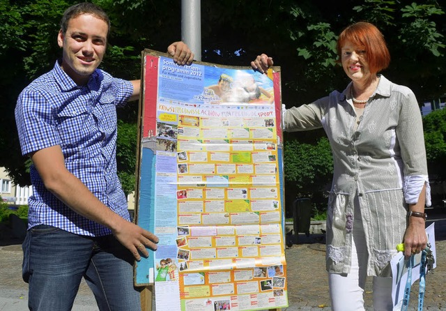 Ein Plakat voller Abwechslung fr die ... stellen das Sommerferienprogramm vor.  | Foto: Peter Gerigk