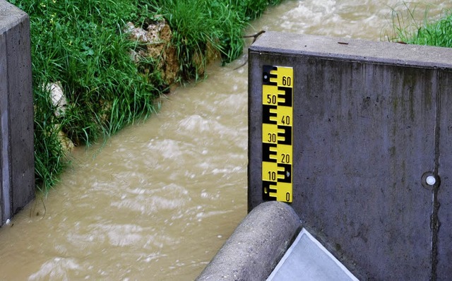 Die Durchlaufhhe der Stellflche wurd...sser gleich in den Bypass abzuleiten.   | Foto: Edgar Steinfelder