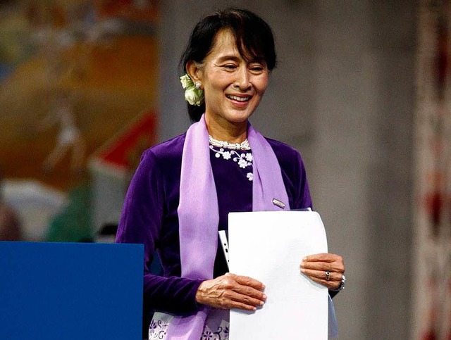 Aung San Suu Kyi nach ihrer Rede  | Foto: dpa