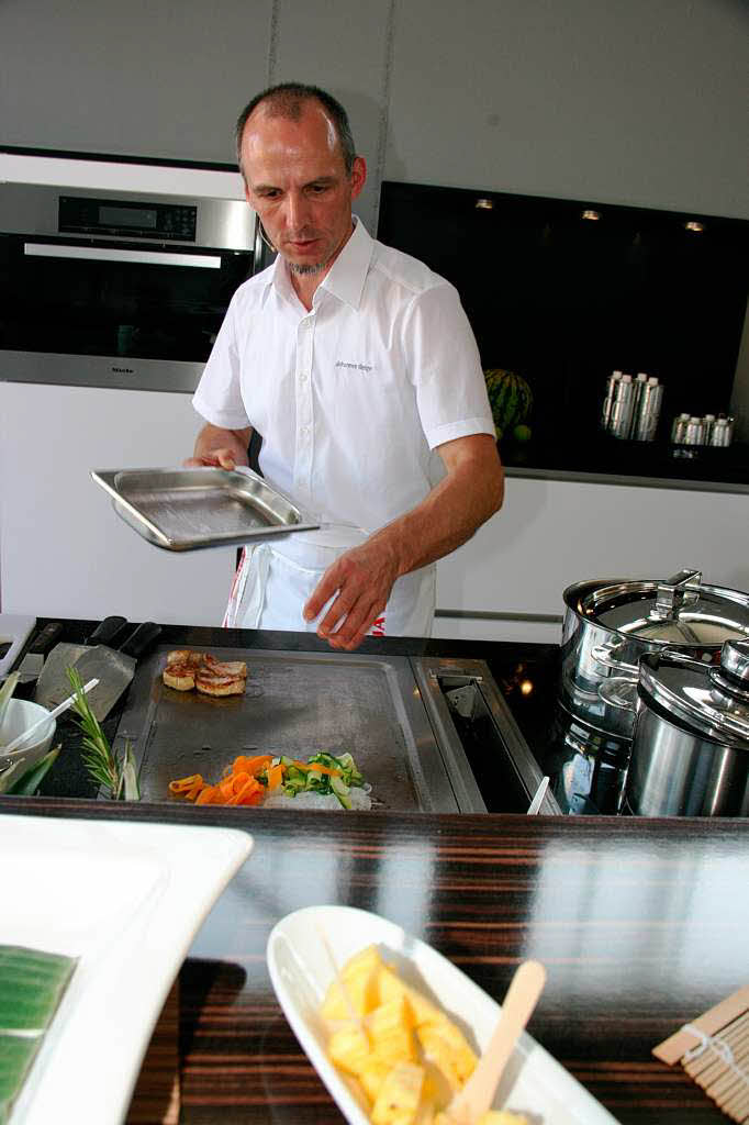 Dem Koch beim Arbeiten zuschauen bei Jaso Kchenstudio.