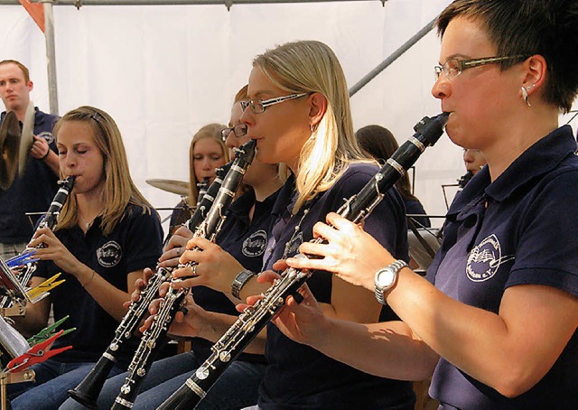 Die Stadtmusik steuerte ihren Teil zu ...nigen und gelungenen Straenfest bei.   | Foto: wehrle