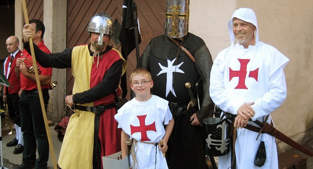 Kleine und groe Ritter waren die Attr... beim Kirchhofener Schlossgrabenhock.   | Foto: miriam dippe