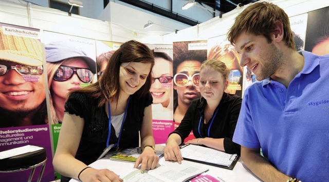 Viel gefragt auf der Bildungsmesse &#8...#8220; waren Angebote von Hochschulen.  | Foto: Rita Eggstein