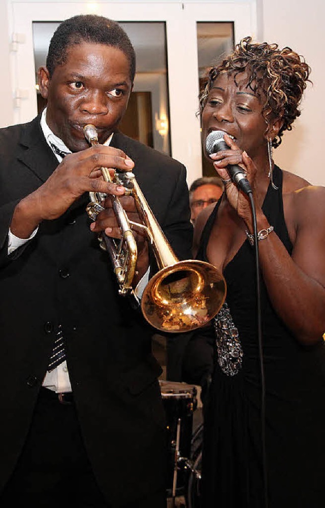 Begeisterten beim Jazzabend in Endinge...Gesang) und Zeeteah Massiah (Gesang).   | Foto: Dagmar Barber
