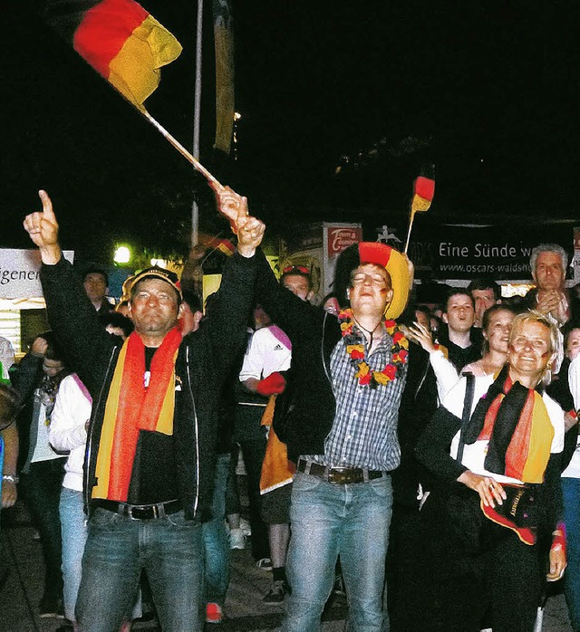 Ausgelassen und friedlich feierten die...ieg  der deutschen Elf ber Dnemark.   | Foto: Herbst