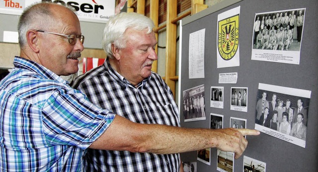 Gerhard Baumgartner (links) schwelgt m...er Mazur in alten Ringer-Erinnerungen.  | Foto: Petra Wunderle