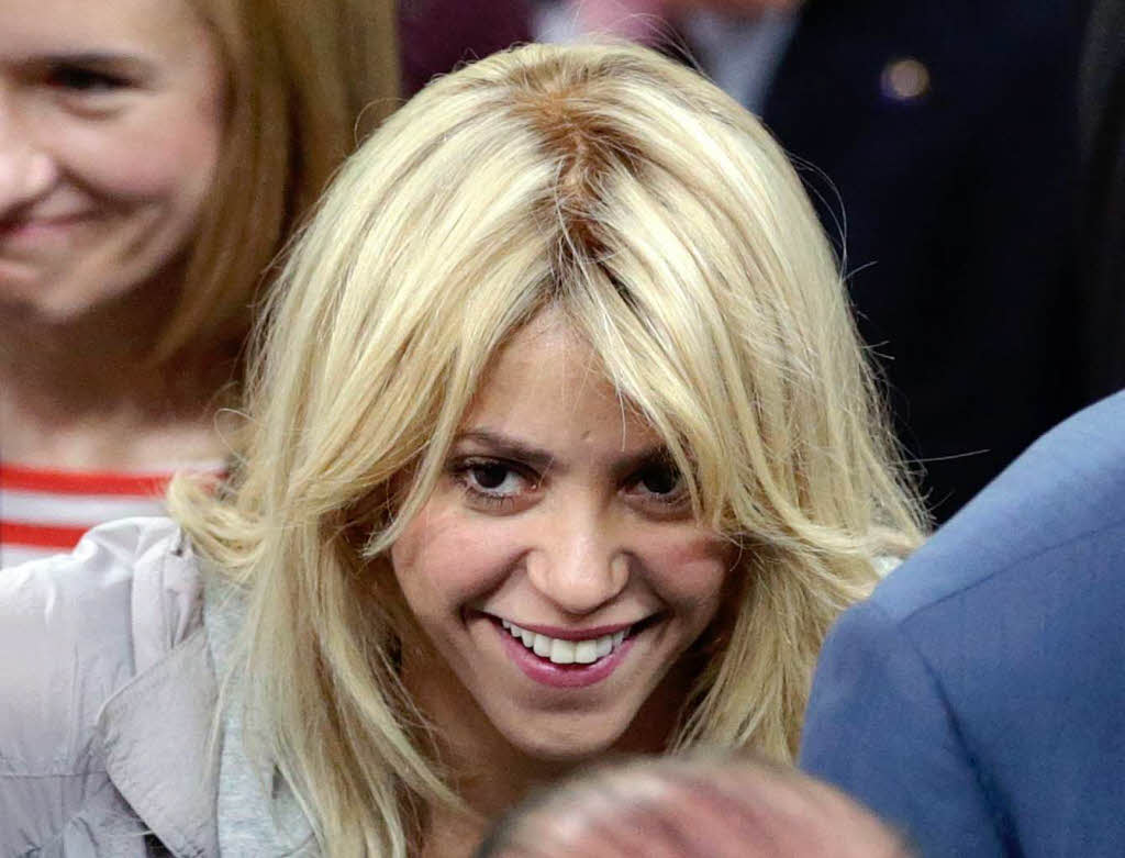 Popstar Shakira, Freundin von Spaniens Verteidiger Pique, verfolgt das Spiel von der Tribne aus.