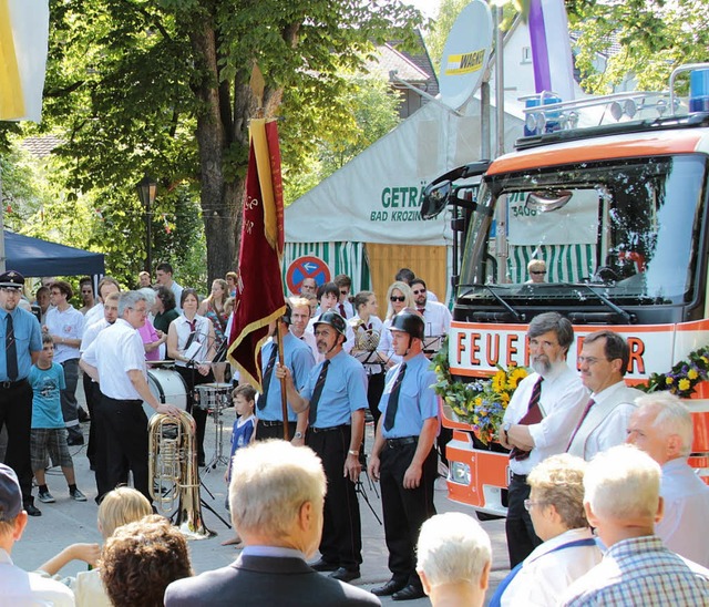 Das neue Feuerwehrfahrzeug wurde beim ...hen Kirchenfest feierlich eingeweiht.   | Foto: V. Schmitt