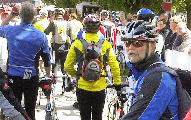 Achim Siefert (rechts),  geschafft im Ziel der Vtternrundan.   | Foto: Privat