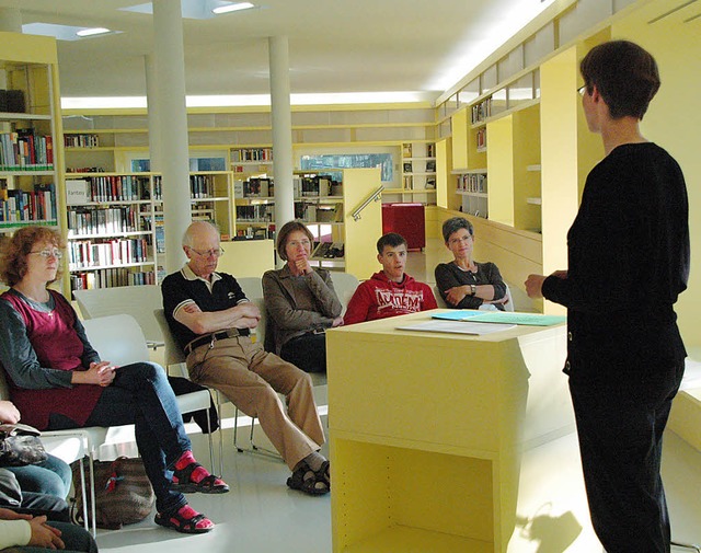 Die Besucher hingen Elke Liebig an den Lippen   | Foto: Martina Proprenter