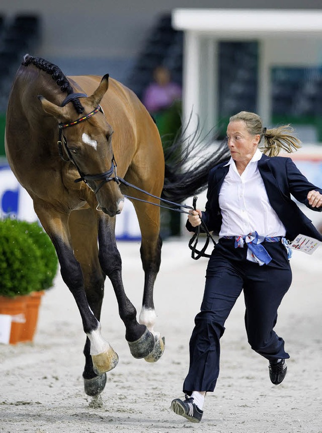 Isabell Werth hat derzeit nicht die besten und einfachsten Pferde an der Hand.   | Foto: dpa