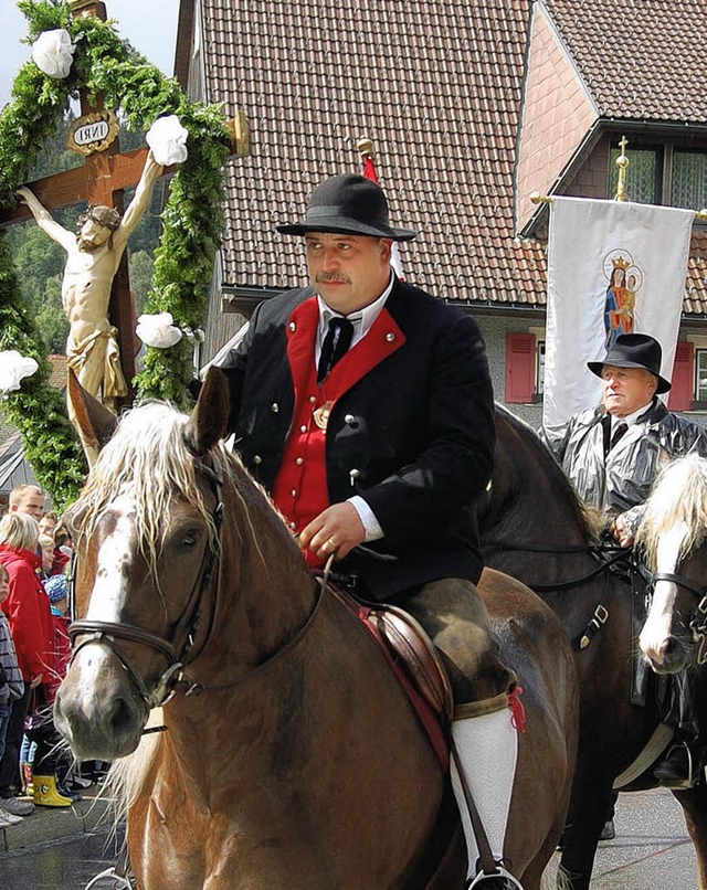 Eine Prozession hoch zu Ross &#8211; der Eulogi Ritt in Lenzkirch   | Foto: BZ