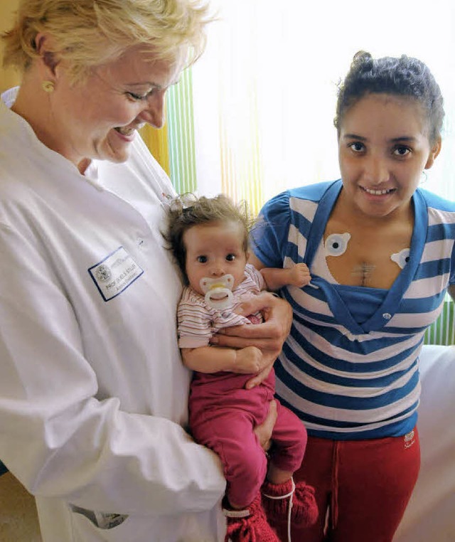 Junge Patientinnen aus El Salvador: Me...r Kinderherzklinik, Brigitte Stiller.   | Foto: michael  bamberger