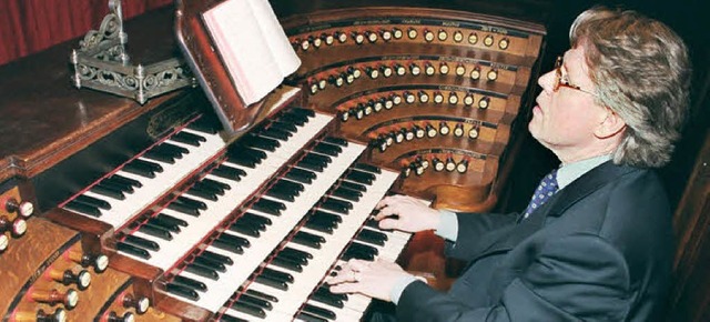 An seiner prchtigen Cavaill-Coll-Orgel  in Paris: Daniel Roth  | Foto: Pro