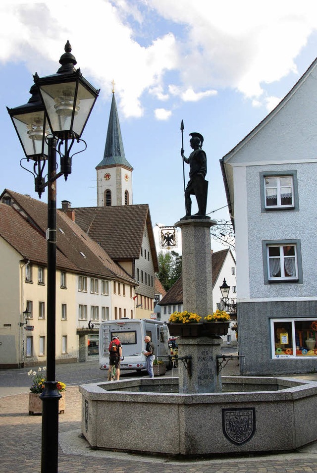 Blick auf den Demetriusbrunnen und die Kirche  | Foto: Wunderle Martin