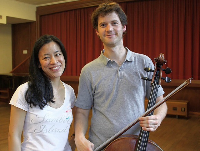 Solistin Yuki Kasai und  Georg Dettwei...sonderes Konzert unter freiem Himmel.   | Foto: Hannah Klusmann