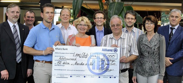 Freuen sich ber den die 8000-Euro-Spe...mas Bomans sowie  Inge und Willi Dick   | Foto: Ralph Fautz