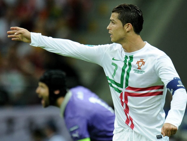 Cristiano Ronaldo konnte den tschechis... (im Hintergrund) ein Mal berwinden.   | Foto: dpa/dapd