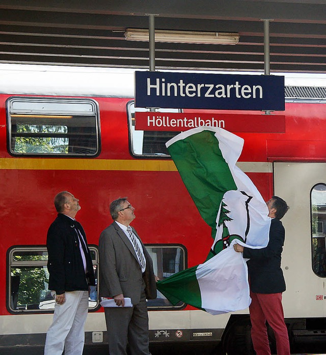 Netzmanager Rolf Jahn, Bahnhofsmanager...bahnschilder im Bahnhof Hinterzarten.   | Foto: Eva Korinth