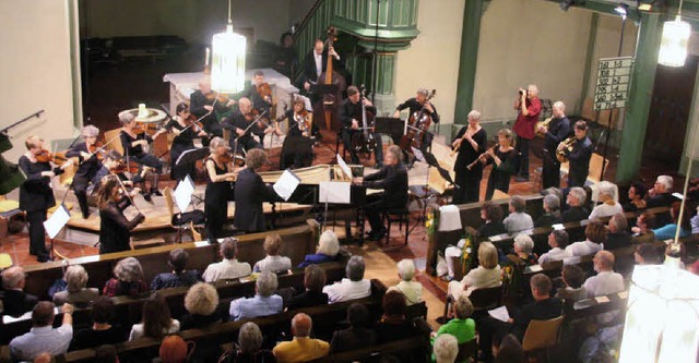 Das Freiburger Barockorchester bei der...ung zum Kirchenjubilum in Kndringen.  | Foto: Hans Jrgen Kugler