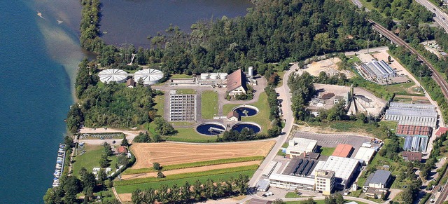 In der Klranlage in Brennet werden du... links der Bahnlinie) aus dem Rennen.   | Foto: Erich Meyer