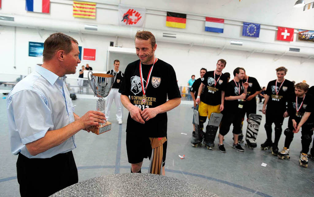 Der RHC Friedlingen ist nach einem erneuten 4:2-Erfolg ber den RSV Weil neuer Schweizer Meister im Rollhockey. 