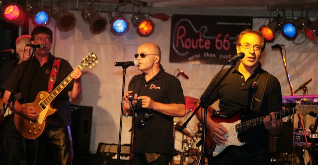 Die Band Route 66 liefert den passenden Rock zum Treffen der Biker.   | Foto: Sandra Decoux-Kone