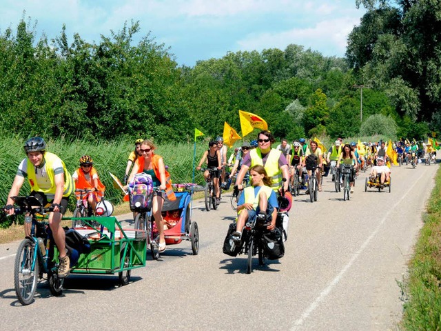 Die Tour de Fessenheim auf der Rheinstrae bei Wyhl.  | Foto: Roland Vitt