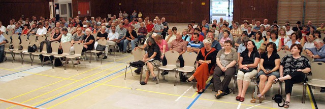 Rund 150 Zuhrer waren am Freitagabend...Herbolzheimer Breisgauhalle gekommen.   | Foto: Michael Haberer