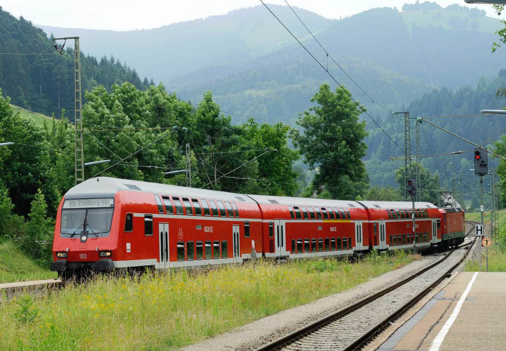 Eisenbahnidylle: Die Hllentalbahn, wie sie fast jeder Schwarzwlder kennt.
