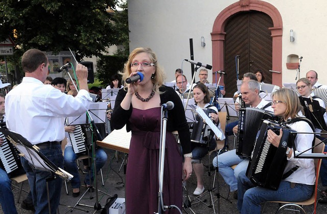 ACO und Solisten sangen fr den historischen Kirchturm.   | Foto: w. knstle
