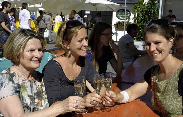 Mit spritzigen khlen Weiweinen und S...5. Weindorf am hufigsten angestoen.   | Foto: Nadine Zeller