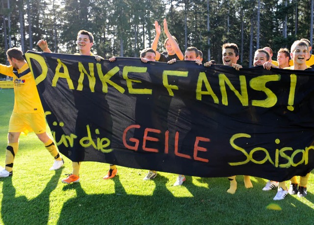 Neukirch feiert den Aufstieg: Nach dem...gen Saig in die Fuball-Bezirksliga.    | Foto: patrick seeger