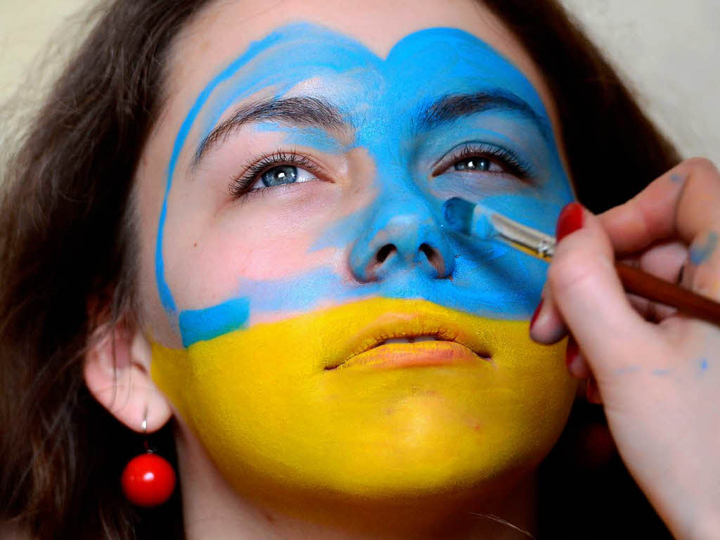 Vorrunde, 1. Spieltag: Ukraine - Schweden trennen sich 2:1