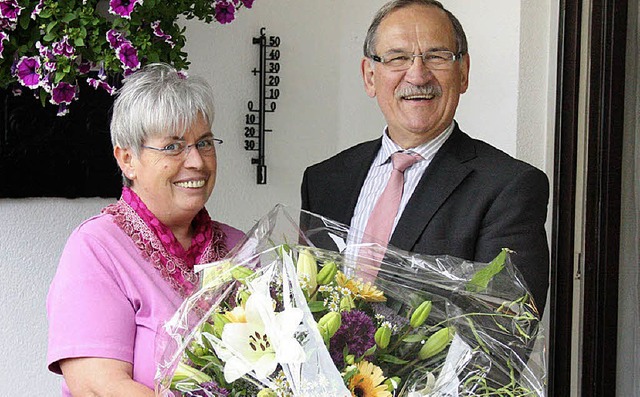 Einen Blumengru zum Amtsabschied ber...auenchor-Vorsitzenden Doroth Hsler.   | Foto: Privat