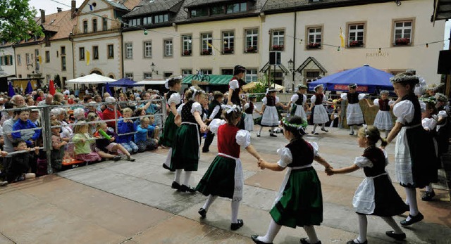 Der Auftritt der Kindertrachtengruppe ...hepunkten des Dorffestes in St. Peter.  | Foto: Franziska Lffler