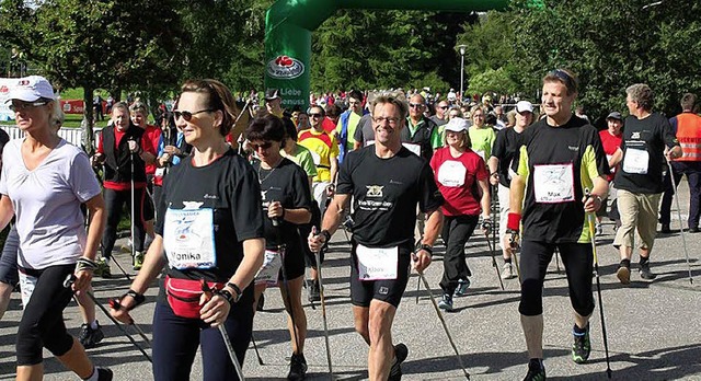 Frohgelaunt begaben sich am Sonntagmor...c Walker in Breitnau auf die Strecken.  | Foto: Inken Kramer