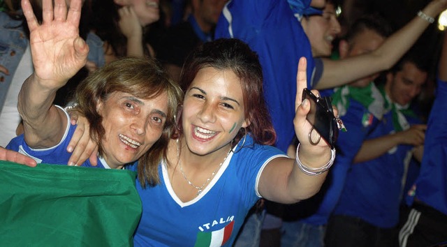 Alles blau oder was? Die Italiener fre... EM-Viertelfinalspiel gegen England.    | Foto: Hildegard Siebold