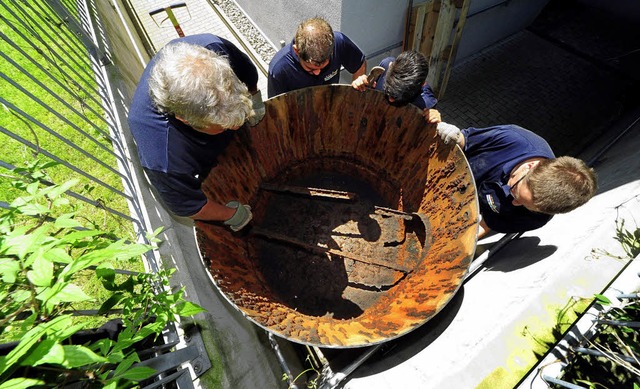 Ein Team von Monteuren der Heizungsbau...; echtes Handwerk im wrtlichen Sinne.  | Foto: Thomas Kunz