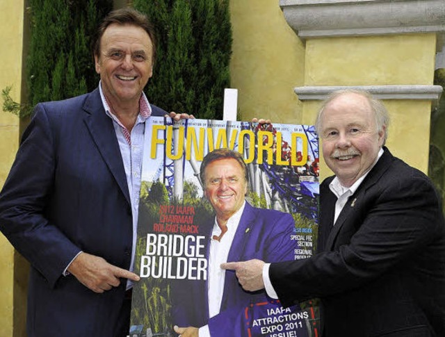 Prsident Roland Mack (links) und sein...and IAAPA beim Treffen im Europa-Park.  | Foto: Europa-Park