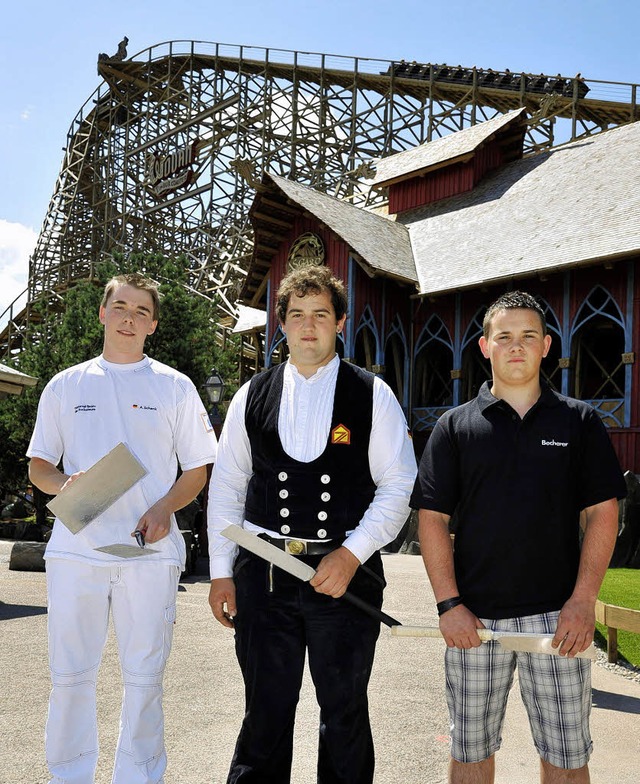 Erfolgreiche Junggesellen zeigten  tra...ner Alexander Weber (rechts), Elzach.   | Foto: Europapark