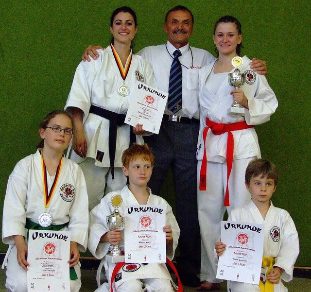 Josef Faller, Trainer des  Karate Dojo...gen Athleten beim Turnier in Landau.    | Foto: privat