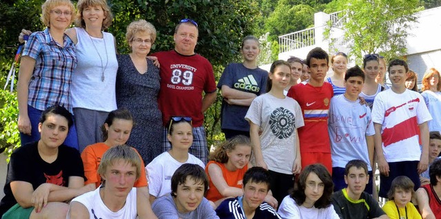 Gste von einem Sportgymnasium in Tych...p aus Tychy, daneben  Sylvia Harmon).   | Foto: Martina Weber-Kroker