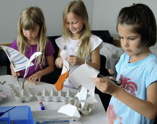 Kreativ bettigten sich die Kinder bei Bastelarbeiten.  | Foto: Manfred Risch