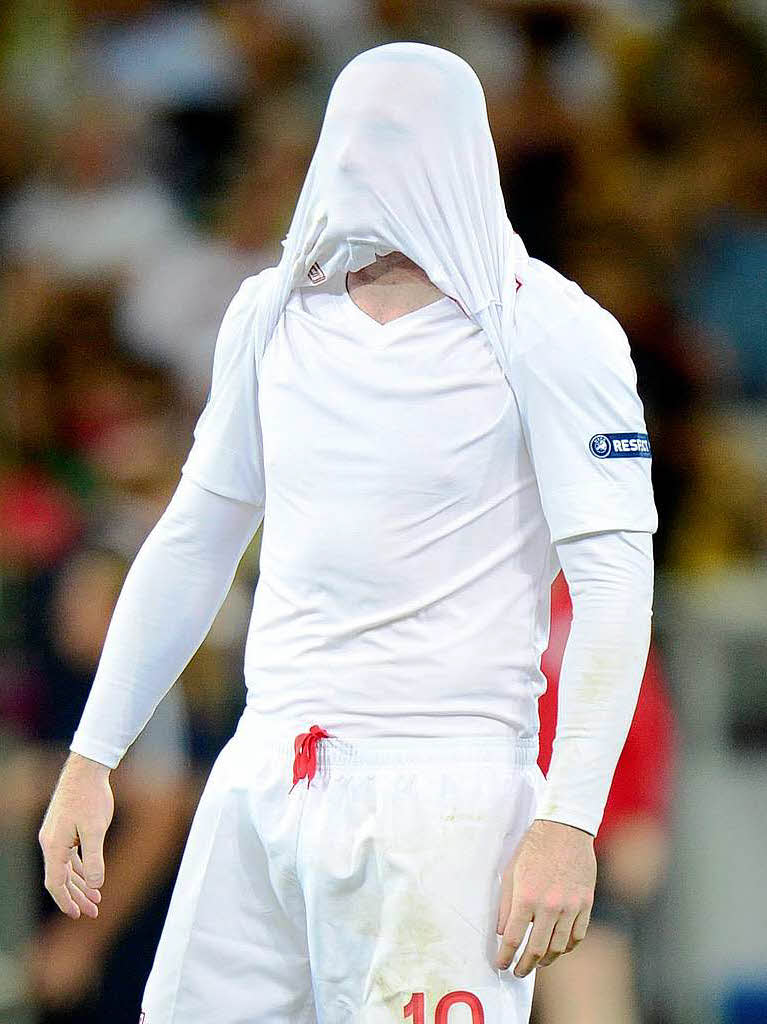 Nicht zum Ansehen: Wayne Rooney, nachdem England im Viertelfinale gegen Italien ausgeschieden ist.